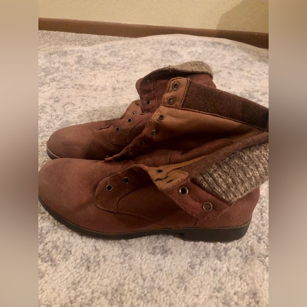 Arizona Jean Co. Suede Camel Ankle Boots with Knit